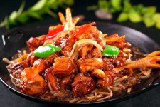 去廚師去廚房化成風(fēng)，預(yù)制菜成提升餐飲業(yè)效率的利器