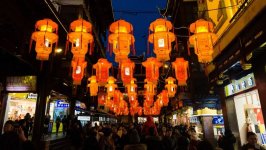 掃碼點(diǎn)餐再引爭(zhēng)議；春節(jié)不打烊，餐飲商家備貨忙