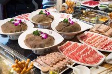海底撈、呷哺虧損，撈王們急上市，火鍋賽道要變天