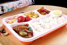 高端餐飲“自降身價”賣盒飯，意欲何為？