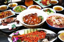 預(yù)制菜狂奔，但20家上市公司財(cái)報(bào)里藏著其他秘密