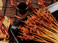 “露營(yíng)外賣”升溫，銷量前三的品類為炸雞、咖啡和燒烤爐
