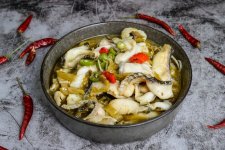 在消費(fèi)者教育還不成熟的預(yù)制菜賽道，當(dāng)下或許還不是開店擴(kuò)張的好時(shí)機(jī)。麥子?jì)屧囁畧F(tuán)店模式，預(yù)制菜專賣店難跑通？