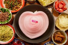 火鍋+燒菜、主打浪漫風(fēng)，這家重慶火鍋在上海出圈了