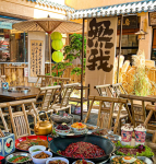 大排檔、老破小、新中式......這輪“火鍋場景”太炸裂